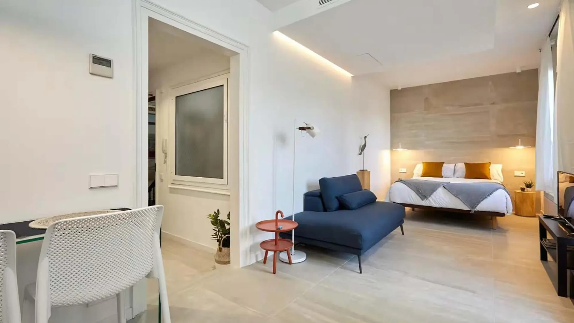 Gran Via Terrace - Central Studio With A Terrace برشلونة 0*,  إسبانيا